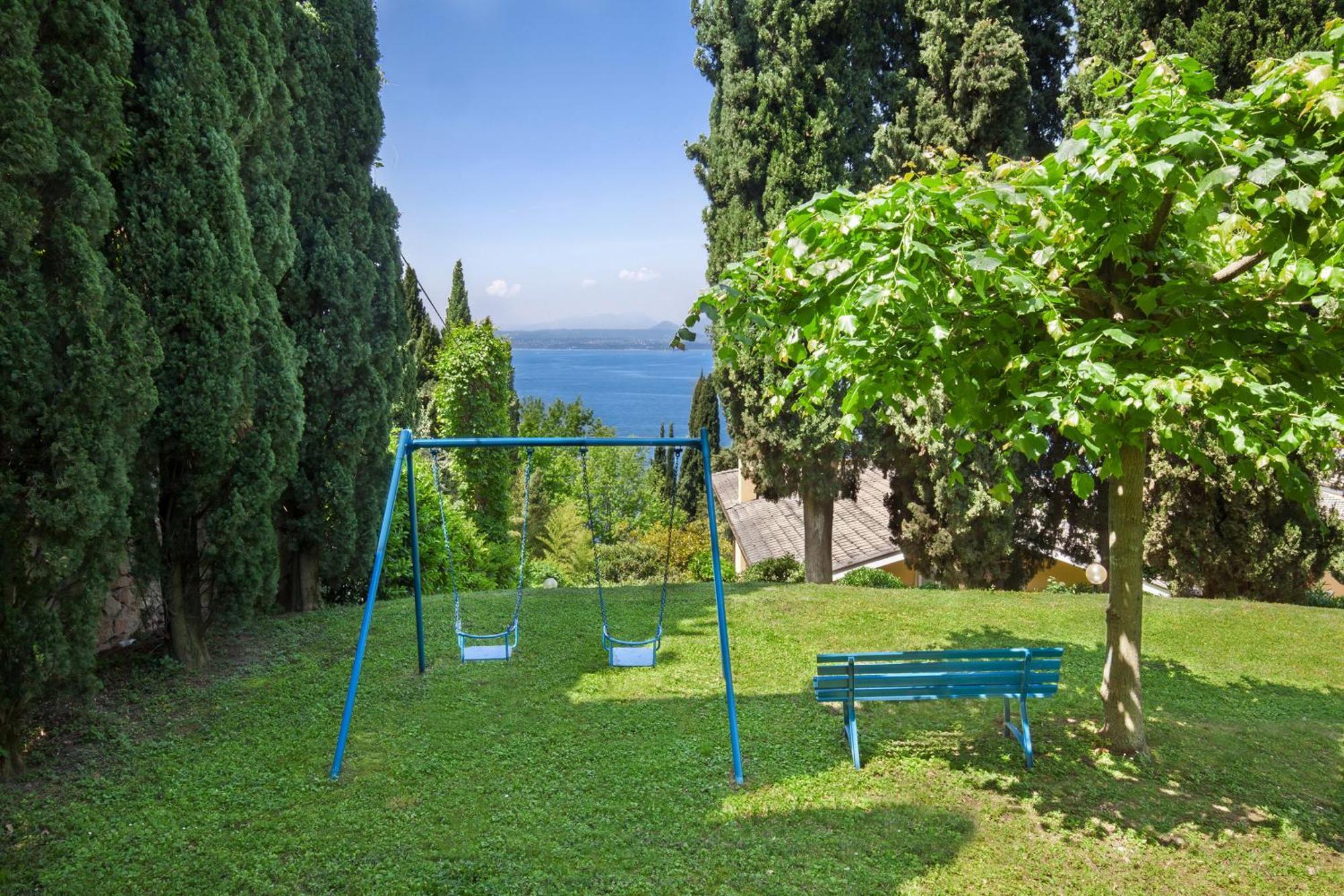 Leonardo Walsh Apartment With Lake View Torri Del Benaco Exterior foto