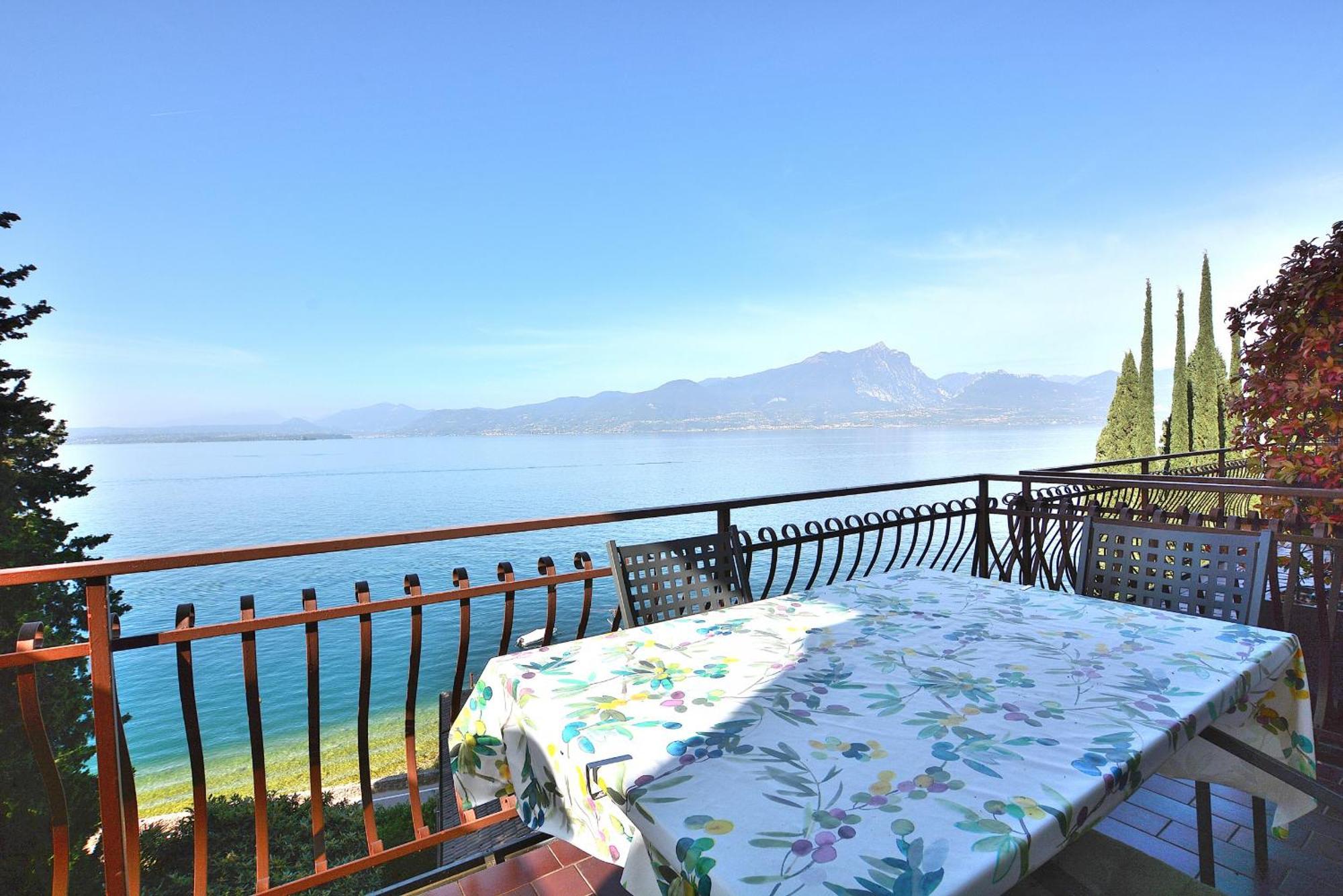 Leonardo Walsh Apartment With Lake View Torri Del Benaco Exterior foto